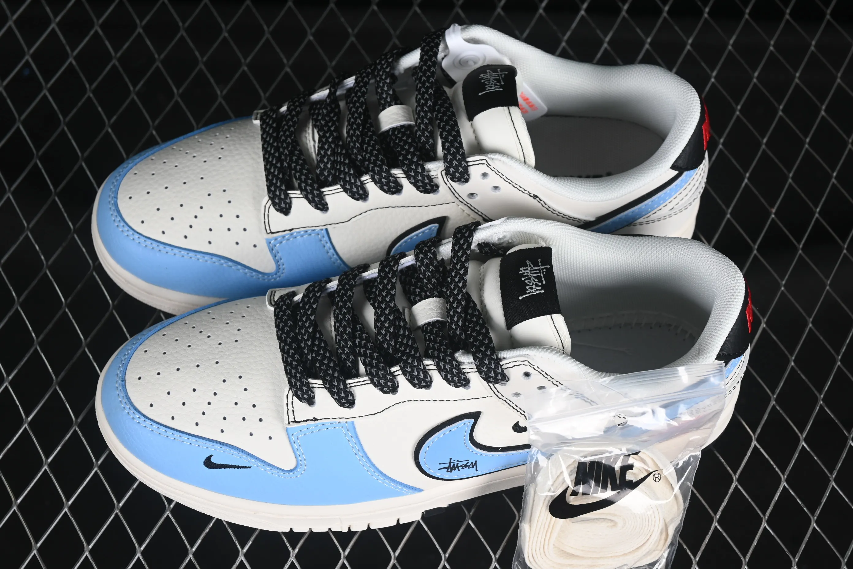 All categories Nk SB Dunk Series Nk SB Dunk Low High-end customized low-top sneakers Nike SB Dunk Low Stusi co-branded black and blue Anniversary high-end customized low-top casual sneakers ZH2598-225